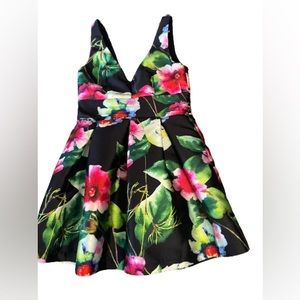 Beautiful & elegant floral dress. Size Small.